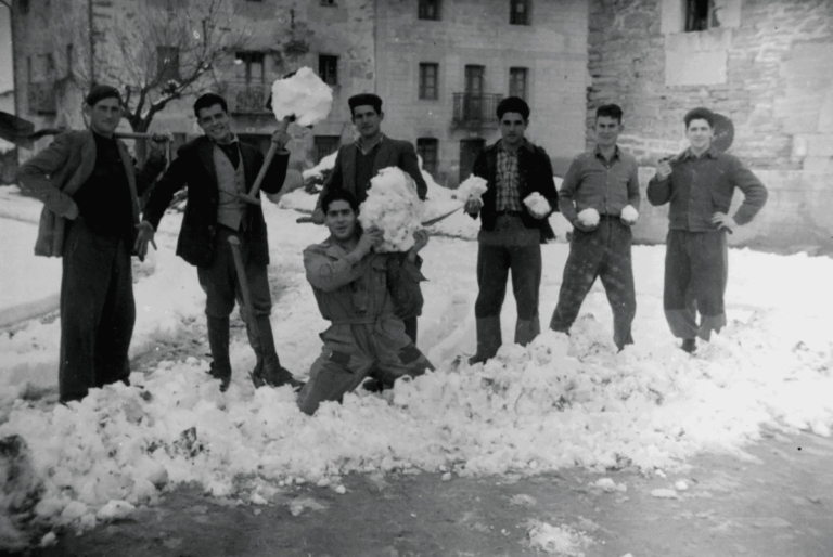 Agurain | Pueblos de Álava, de abuelas a nietas y nietos. Vicente López. Photo-Araba