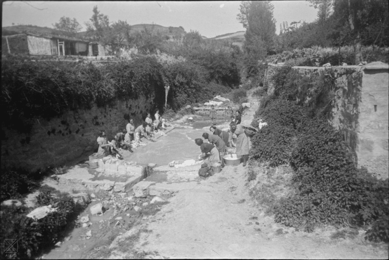 Pueblos de Álava, de abuelas a nietas y nietos. Añana.