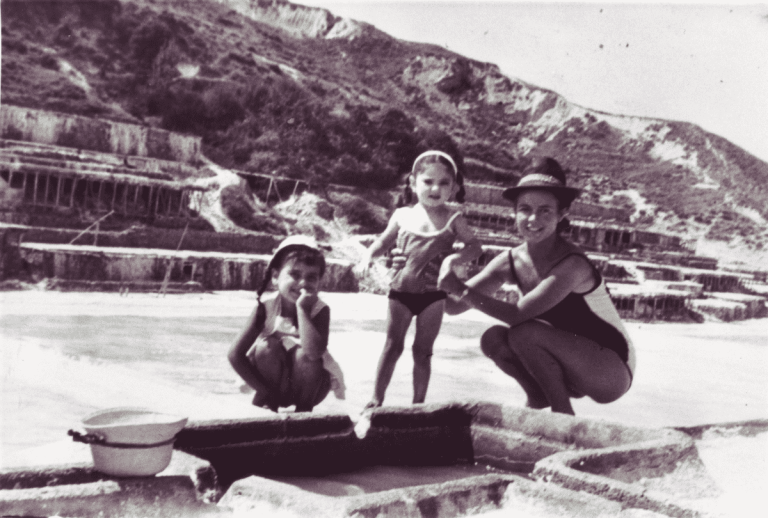 Pueblos de Álava, de abuelas a nietas y nietos. Añana. Foto cedida por la Sociedad de Salineros Gatzagak