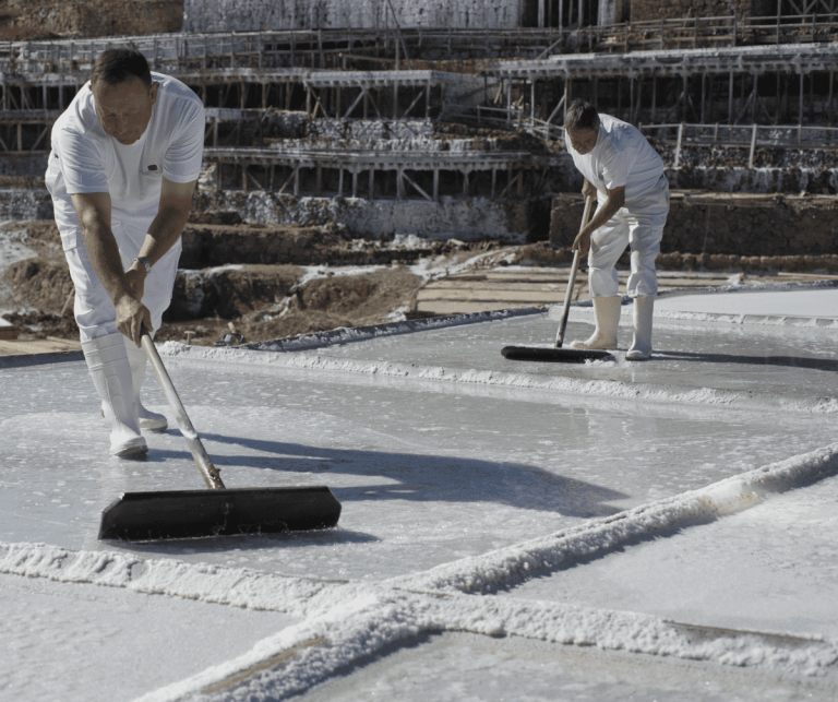 Pueblos de Álava, de abuelas a nietas y nietos. Añana. Fotografía cedida por la Fundación Valle Salado