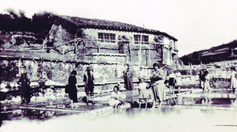 Pueblos de Álava, de abuelas a nietas y nietos. Añana. Foto cedida por la Sociedad de Salineros Gatzagak