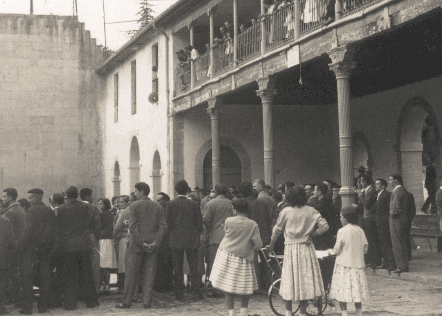 Artziniega | Pueblos de Álava, de abuelas a nietas y nietos. Isidoro Llantada. Foto cedida por el Museo Etnográfico de Artziniega