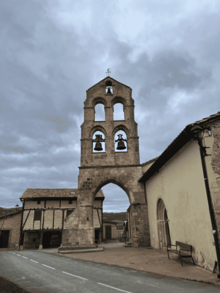 Pueblos de Álava, de abuelas a nietas y nietos. Valdegovía