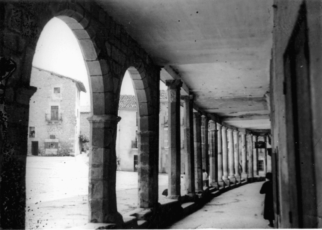 Pueblos de Álava, de abuelas a nietas y nietos - Agurain