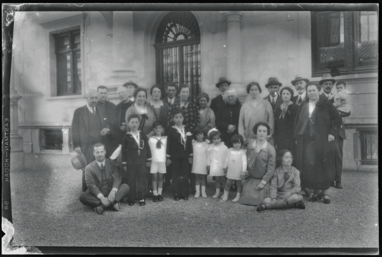 Pueblos de Álava, de abuelas a nietas y nietos. C. Yanguas. Archivo Municipal de Vitoria-Gasteiz