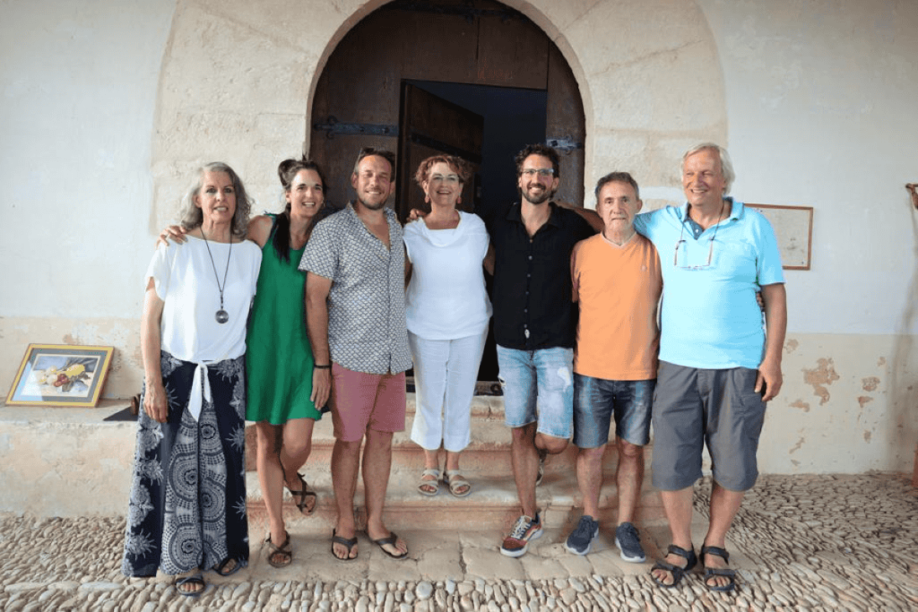 Loli, en el centro del grupo