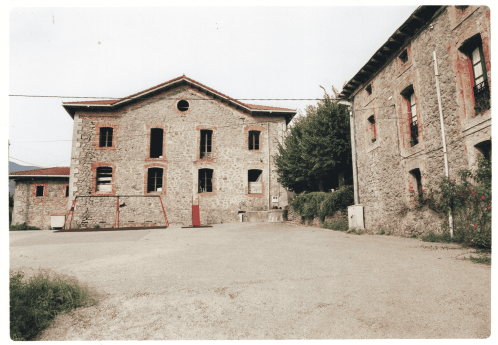 Pueblos de Álava, de abuelas a nietas y nietos. Okondo