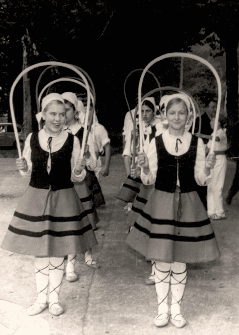 Pueblos de Álava, de abuelas a nietas y nietos. Okondo