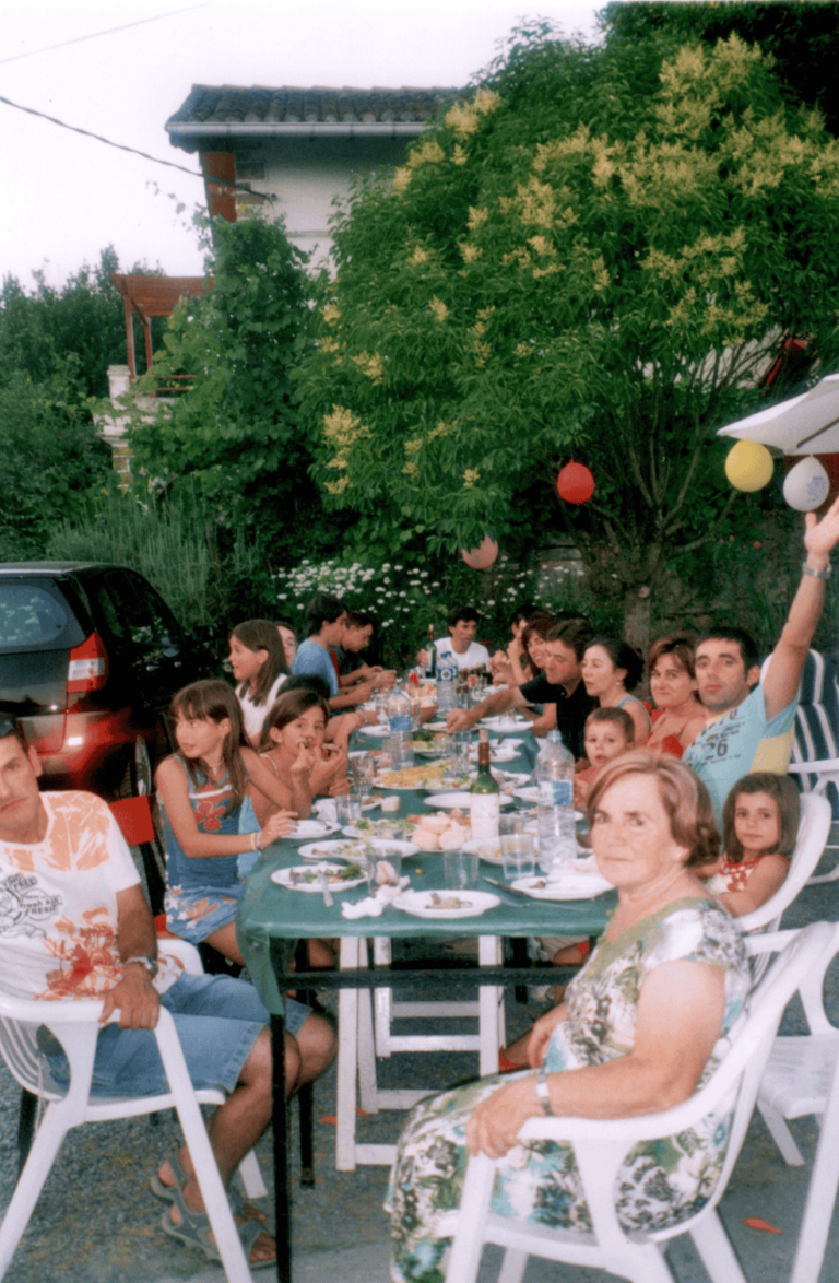 Pueblos de Álava, de abuelas a nietas y nietos. Okondo