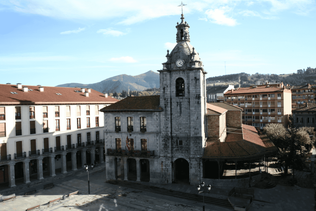 Pueblos de Álava, de abuelas a nietas y nietos. Laudio - Llodio.