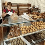 La tienda y la panadería